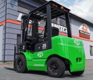 Xe nâng bán tự động: Giải pháp tối ưu cho kho bãi vừa và nhỏ