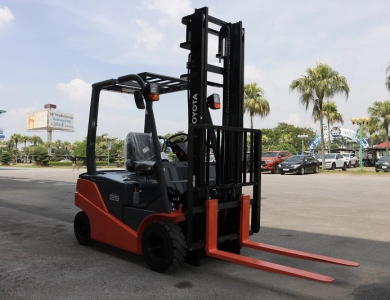 Xe nâng điện Lithium ngồi lái Toyota 8FBN 1.5T - 3.0T