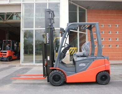 Xe nâng điện Lithium ngồi lái Toyota 8FBN 1.5T - 3.0T