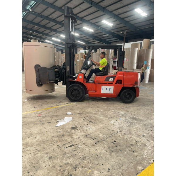 Xe nâng kẹp giấy
