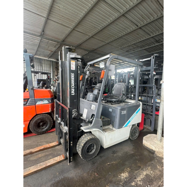 Xe nâng điện ngồi lái TCM