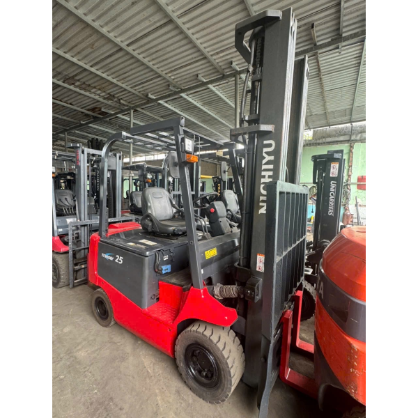 Xe nâng ngồi lái điện 1,5 tấn nâng cao 3m hãng Nichiyu