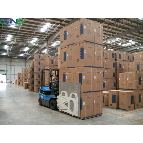 xe nâng kẹp thùng carton
