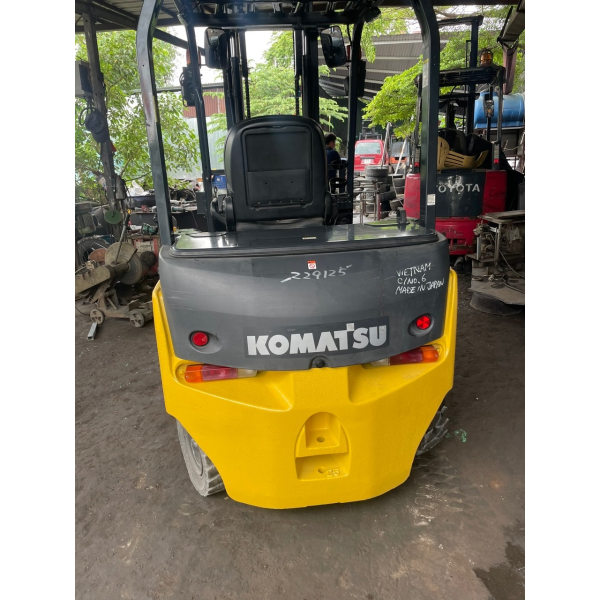 Xe nâng điện Komatsu 2.5 tấn