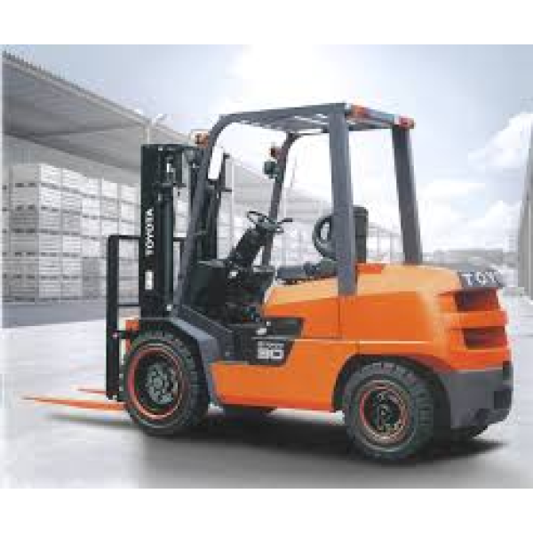 Xe nâng dầu 8 tấn TOYOTA