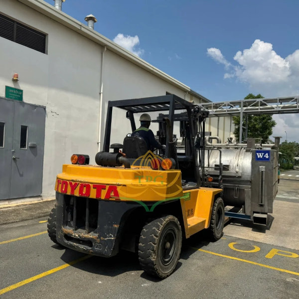Xe nâng dầu 7 tấn TOYOTA