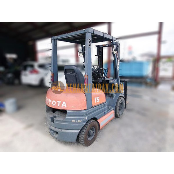 Xe nâng xăng gas 1.5 tấn Toyota 6FG15