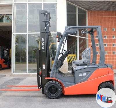Xe nâng điện Lithium ngồi lái Toyota 8FBN 1.5T - 3.0T